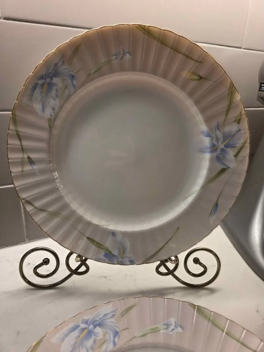 4 Mikasa Ballantyne pattern (L9814) dinner plates